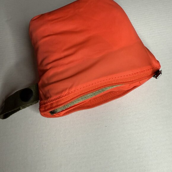 NWT Away Packable Carryall Travel Nylon Tote Bag Orange-Red - Picture 4 of 4